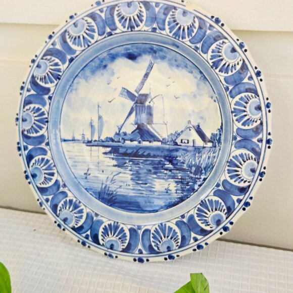 3/$75🥳 Vintage Mid Century Delft Blue Decorative Wall Plate - Picture 3 of 5